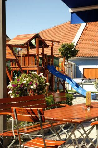 Hotel Restaurant Modra Hvezda Dobřany Екстериор снимка