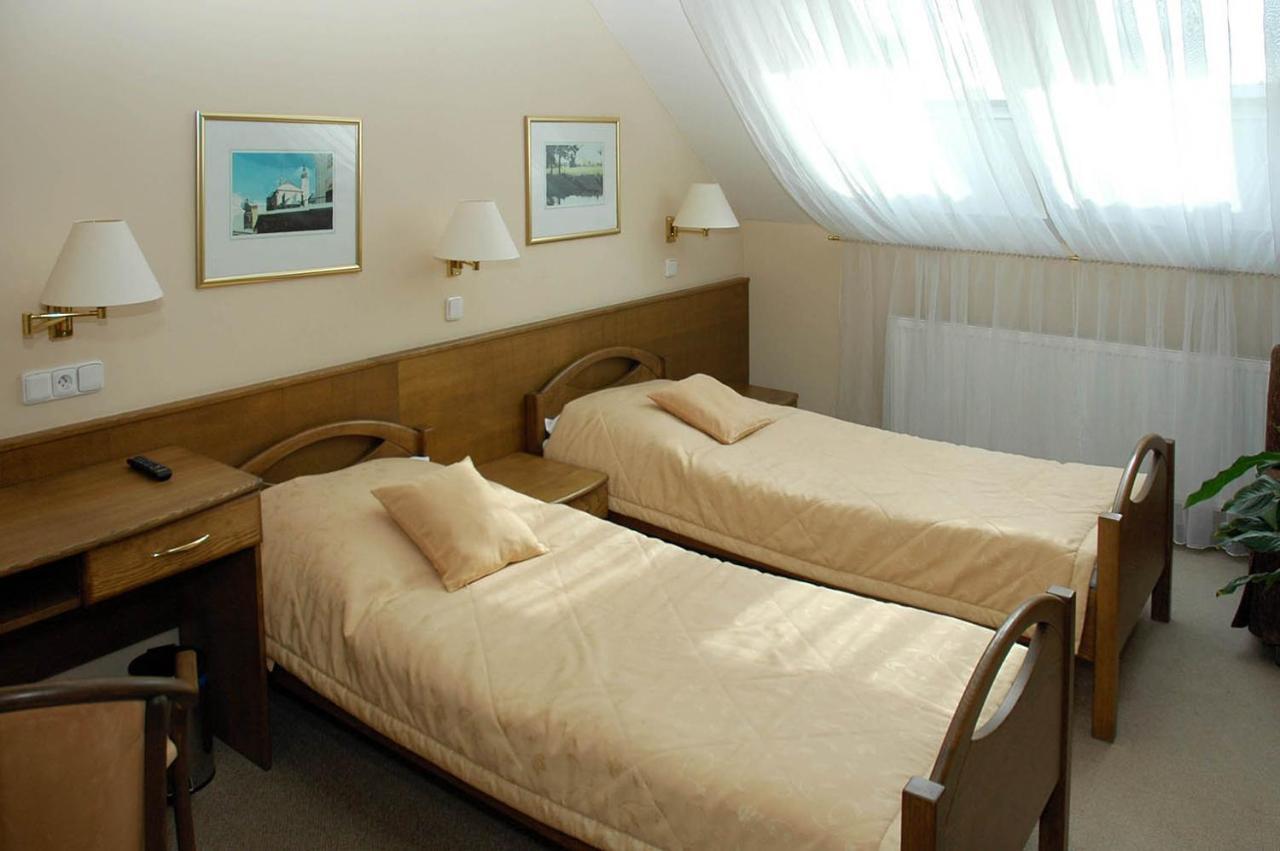 Hotel Restaurant Modra Hvezda Dobřany Екстериор снимка