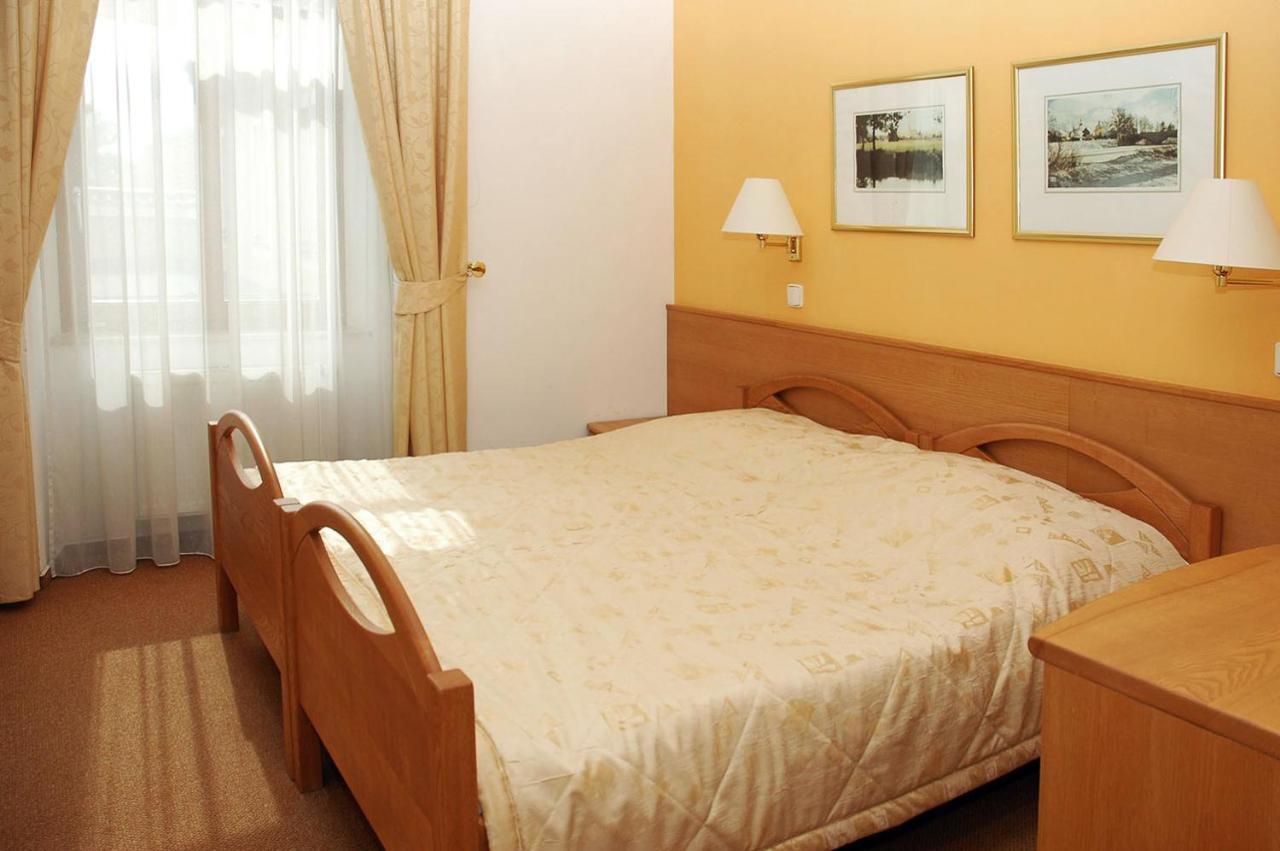 Hotel Restaurant Modra Hvezda Dobřany Екстериор снимка