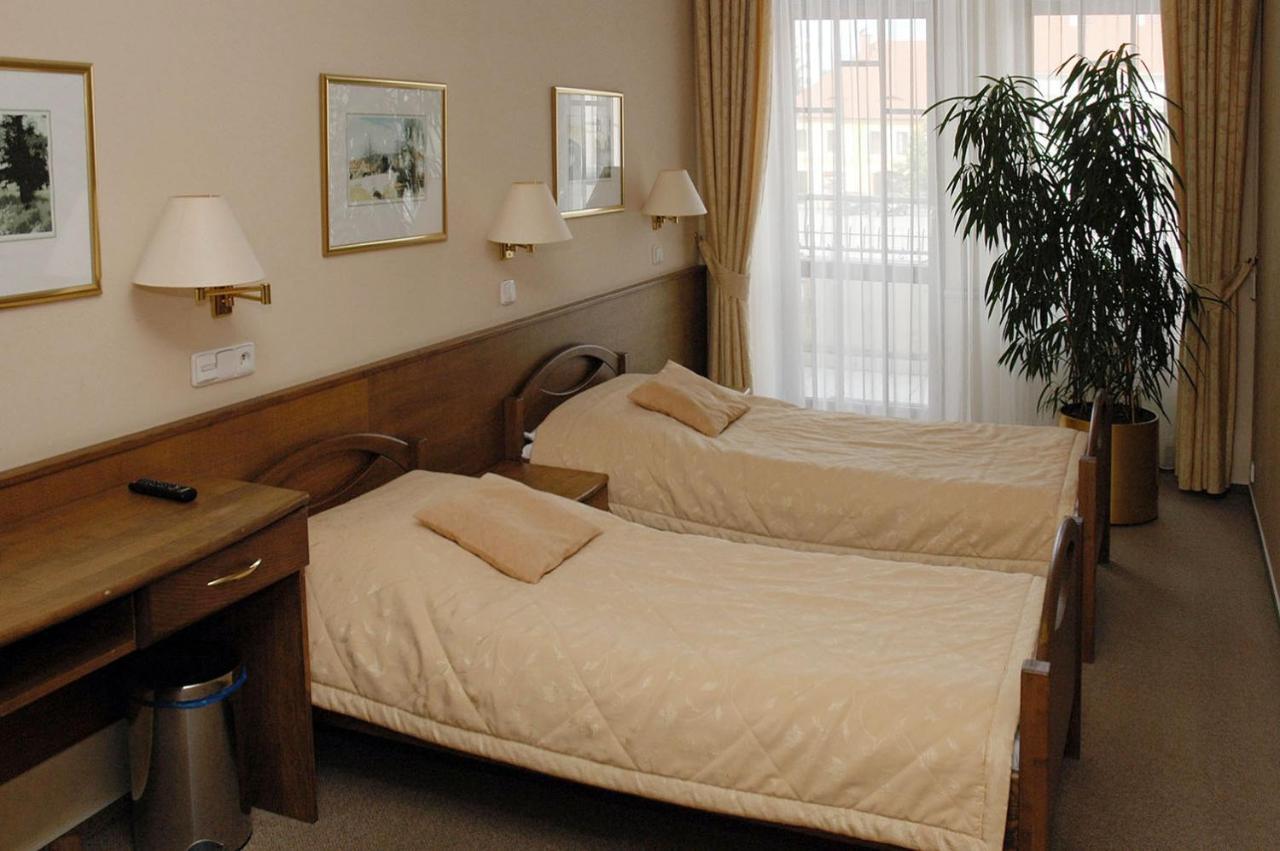 Hotel Restaurant Modra Hvezda Dobřany Екстериор снимка