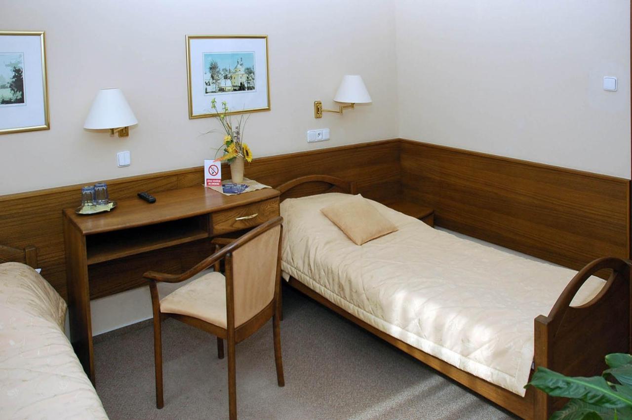 Hotel Restaurant Modra Hvezda Dobřany Екстериор снимка